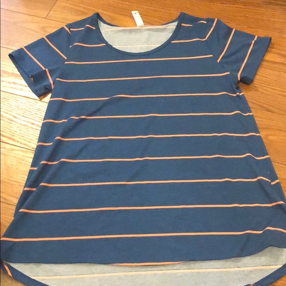 LulaRoe Classic T - Picture 1 of 3